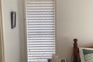 venetian blinds in bedroom